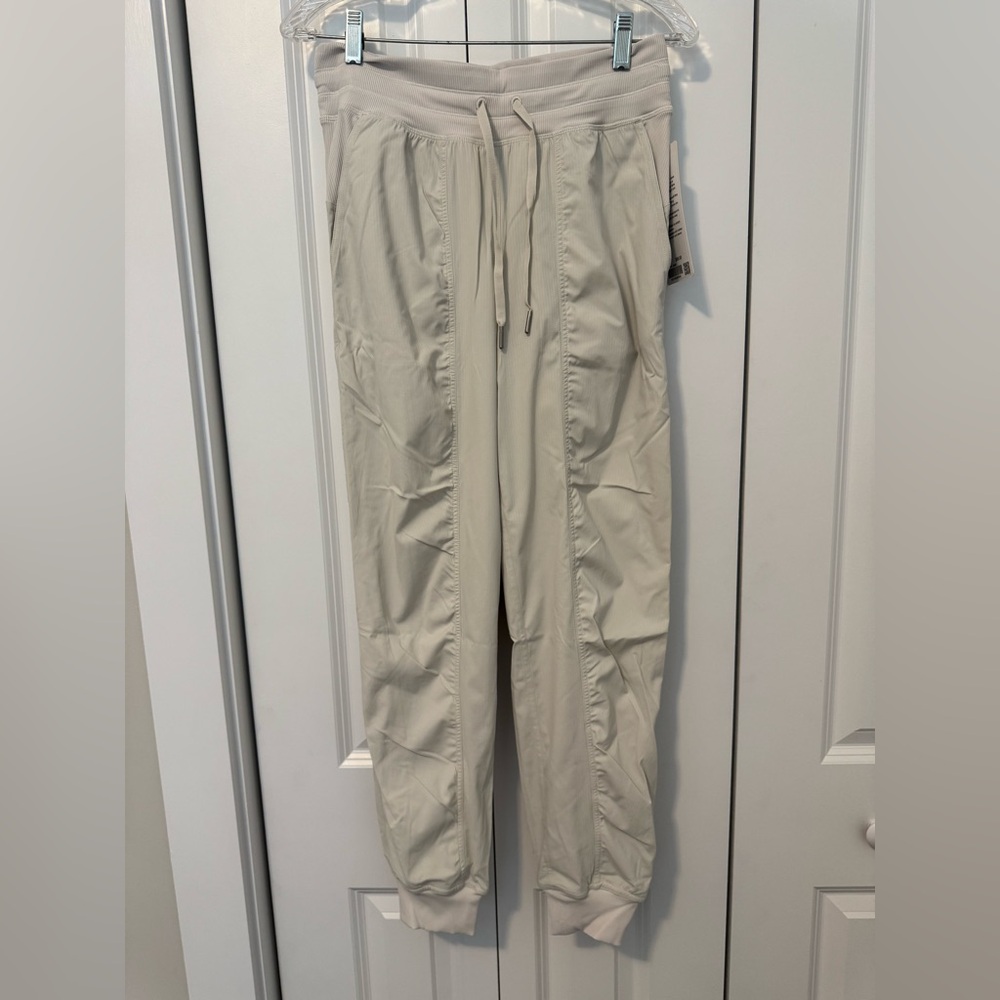 Lululemon Athletica Dance Studio MR Jogger Lined in Bone